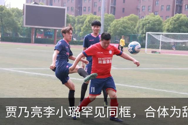 贾乃亮李小璐罕见同框，合体为甜馨庆祝14岁生日，放下隔阂只为女儿